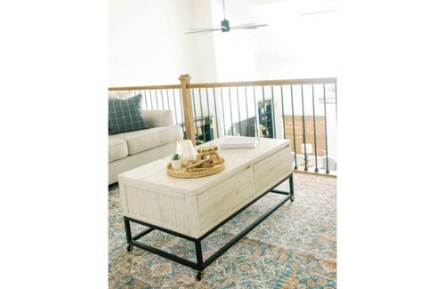 Atkinson House | NEW Red River Estate, Luxurious 5 BR home w/pool!