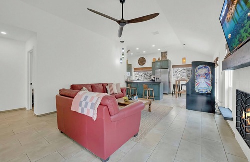 Mesilla Park House | New Refurb, fully stocked kitchen, private fenced yard and tile throughout.