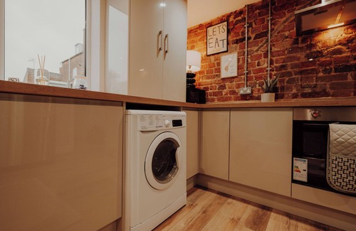 Retford House | New Refurbed. Home from Home. near Train station for Families and Contractors