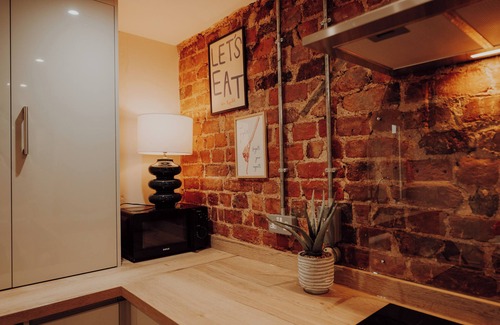 Retford House | New Refurbed. Home from Home. near Train station for Families and Contractors