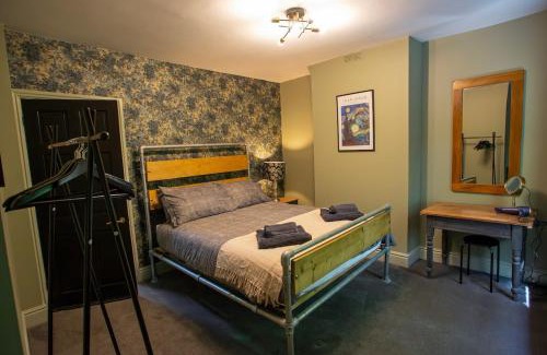 Ashbourne House | NEW Refurbished May 2025 Stylish Cottage Ashbourne Peak District Alton towers Derbyshire