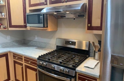 South San Mateo House | New Remodel 2 Bedroom Ground Unit, Great Location