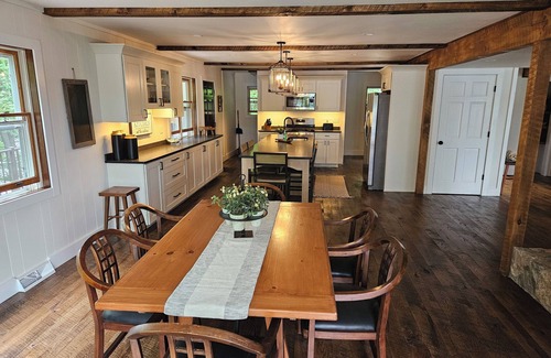 Hayward Cabin | New Remodel Lake Cabin for Fall and Winter Sports weekly/monthly rental