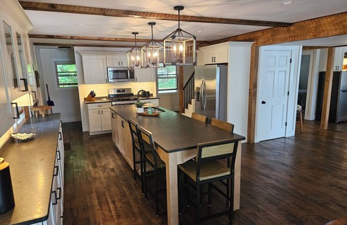 Hayward Cabin | New Remodel Lake Cabin for Fall and Winter Sports weekly/monthly rental