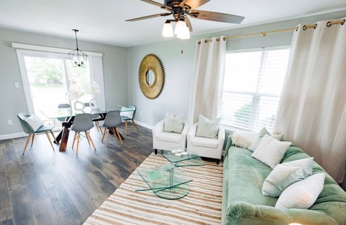 Glencoe House | New, Remodeled, Pool, Fenced Great location
