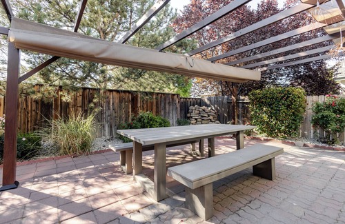 Reno/Tahoe Airport House | NEW Reno Retreat/72” TV/Office/Patio Views