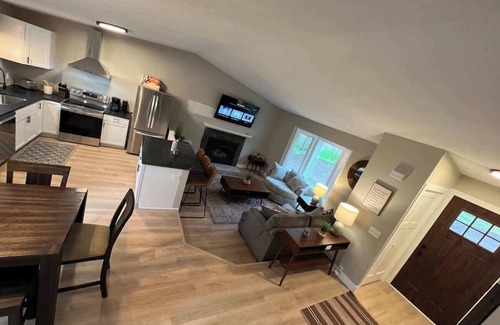 Savage House | New Renovated-4BR-King Beds in Savage/Home Theatre