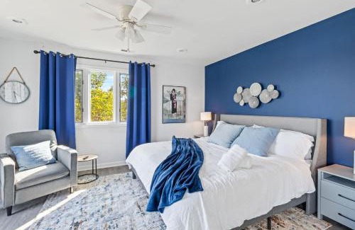 Utica House | New Renovated 5BD Home with Hot Tub Sauna & Game Rm