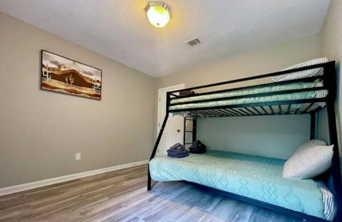 Hinesville House | NEW Renovated Family Home! Central Location