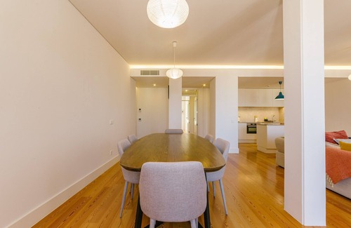 Santa Maria Maior Apartment | NEW! RENT4REST Graca 2Bdr Pool Castle View & Park