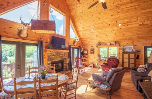 Crumpler Cabin | NEW RENTAL Cabin By the New River! Hot Tub - Ping Pong - Foosball - Short walk to River