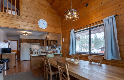 San Juan River Village Cabin | New Rental! Fish San Juan River, Ski Wolf Creek, minutes to downtown Pagosa