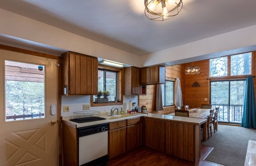 San Juan River Village Cabin | New Rental! Fish San Juan River, Ski Wolf Creek, minutes to downtown Pagosa
