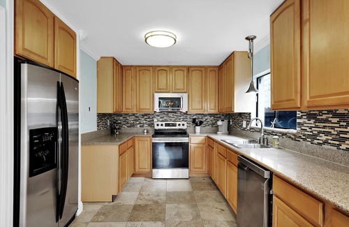 Jacksonville House | New rental house less than 2 blocks from the beach!