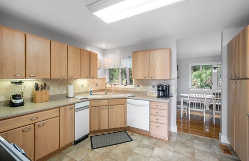 Blue Heron Lake House | New Rental, Lake Home, Newly Renovated, Golf Cart Included , two king master suites
