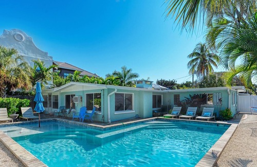 Holmes Beach House | New Rental The Haven Unit 2 Heated Pool 2 Bedroom Home by Redawning