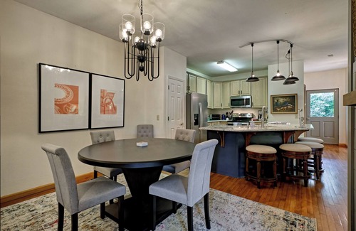 Glenville House | New Rental with Lake Glenville View! Prairie Springs B