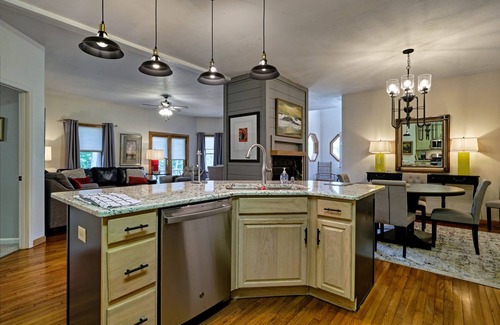 Glenville House | New Rental with Lake Glenville View! Prairie Springs B