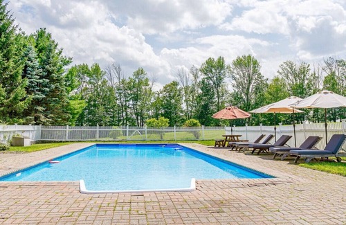 Jeffersonville House | NEW: Resort Estate with Tennis in Bethel