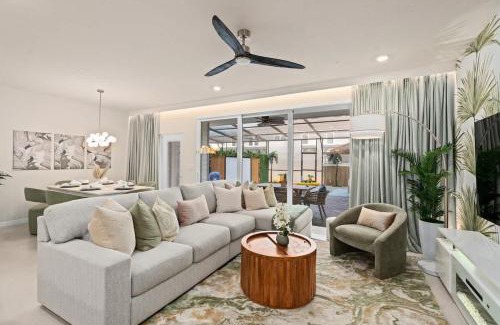 Four Corners House | New Resort Themed Ultra Comfortable Heated Private Pool Game Room Family Home Near Disney