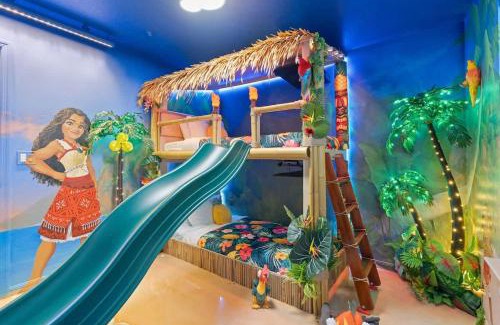 Four Corners House | New Resort Themed Ultra Comfortable Heated Private Pool Game Room Family Home Near Disney