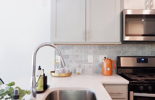 Northeast Minneapolis Arts District House | NEW! Retro Urban Retreat - 5 bd in Northeast Minneapolis with roof top deck