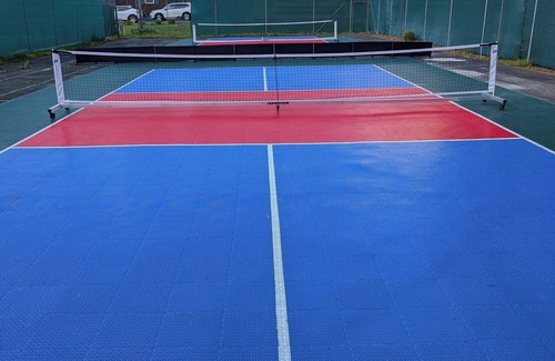 Fayetteville House | New River Gorge Pickleball Retreat, Hot Tub, Games, Family Fun Minutes To Town!