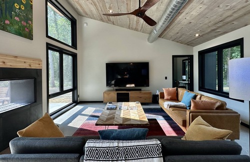 Fennville House | New Riverside Modern Home
