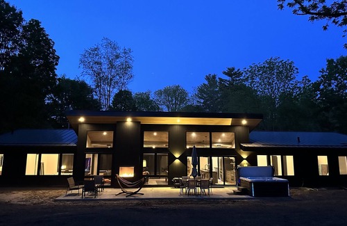 Fennville House | New Riverside Modern Home