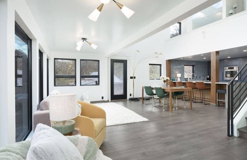 Chattanooga House | *NEW* Riverside Retreat - Hot Tub, GREAT views!