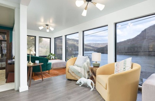 Chattanooga House | *NEW* Riverside Retreat - Hot Tub, GREAT views!