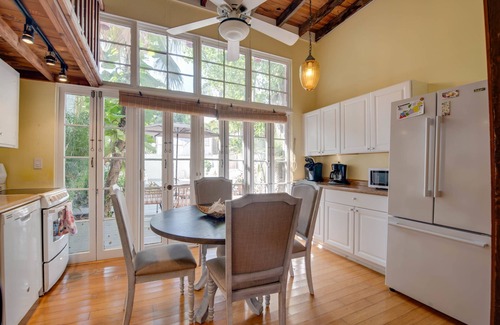 Historic Seaport House | New Rose Retreat - Pool Parking
