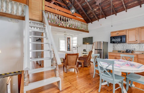 Historic Seaport House | New Rose Retreat - Pool Parking