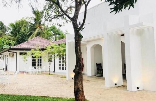 Anuradhapura Hotel | New Royal White Hotel