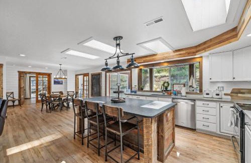 McCall House | New! Rustic Retreat - Near downtown, parks & hospital - Hot tub - 5 bd