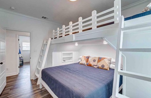 Port Bolivar House | *NEW* S A L T Beach House - 5 min walk to beach
