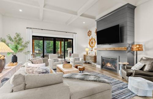 Mooresville House | New Saltwater Pool Spa Views Wilson Hideaway