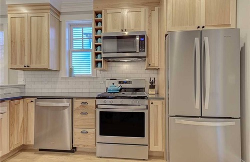 Seabrook House | *NEW* Seabrook's Ocean Eyrie: Dog Friendly, Charging Station!