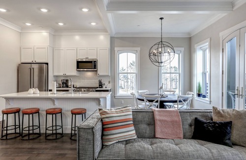 Seabrook House | *New* Seafaring Retreat, ocean view, dog-friendly!