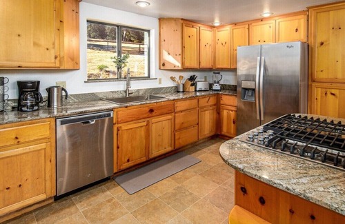 Midpines Cabin | NEW secluded lake cabin with private lake