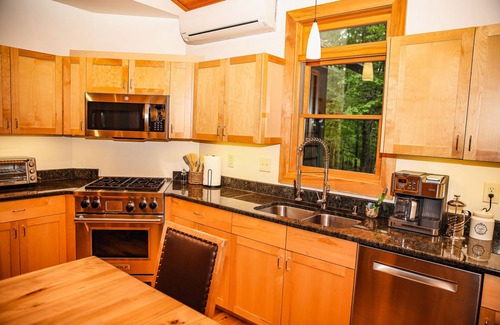 Jay House | NEW-Seneca Trail Retreat Near Lake Placid