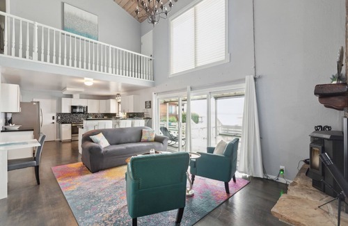 Clearlake Villa | NEW! Serenity house (3-Bedroom Villa) - Pets Allowed