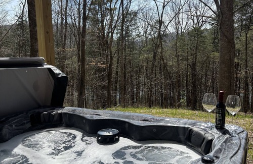 Smithville House | NEW! Shoreside Retreat, Path to Water, Hot Tub, Serene 5-Bed House