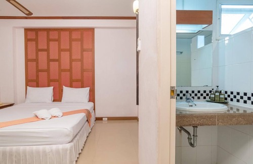 Chana Songkhram Hotel | New Siam III