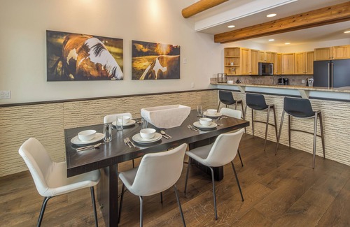 Saddle Ridge House | New! Ski-in/Ski-out 3-bedroom condo with private hot tub & grill