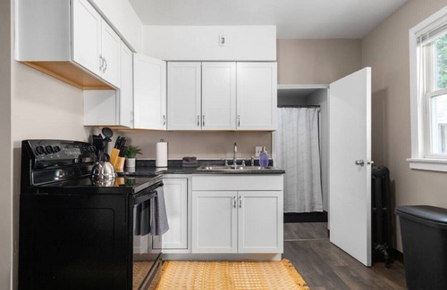 Oshkosh House | NEW! Sleeps 13! Convenient&Close