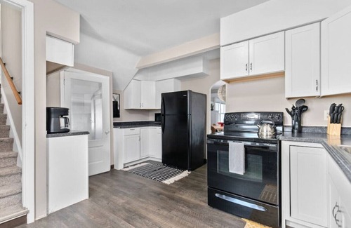 Oshkosh House | NEW! Sleeps 13! Convenient&Close