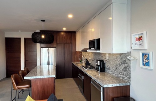 Libertad Condo | New! Slick designer apARTtment with bay views.