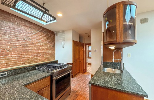 Columbus Apartment | NEW - South End Penthouse w/Roof Deck - Walk to Everything - Washer and Dryer