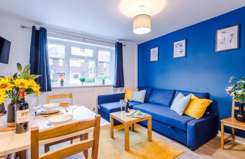 Crewe Apartment | NEW! Spacious 2-bed Apartment in Crewe by 53 Degrees Property, ideal for Business & Professionals, FREE Parking - Sleeps 6